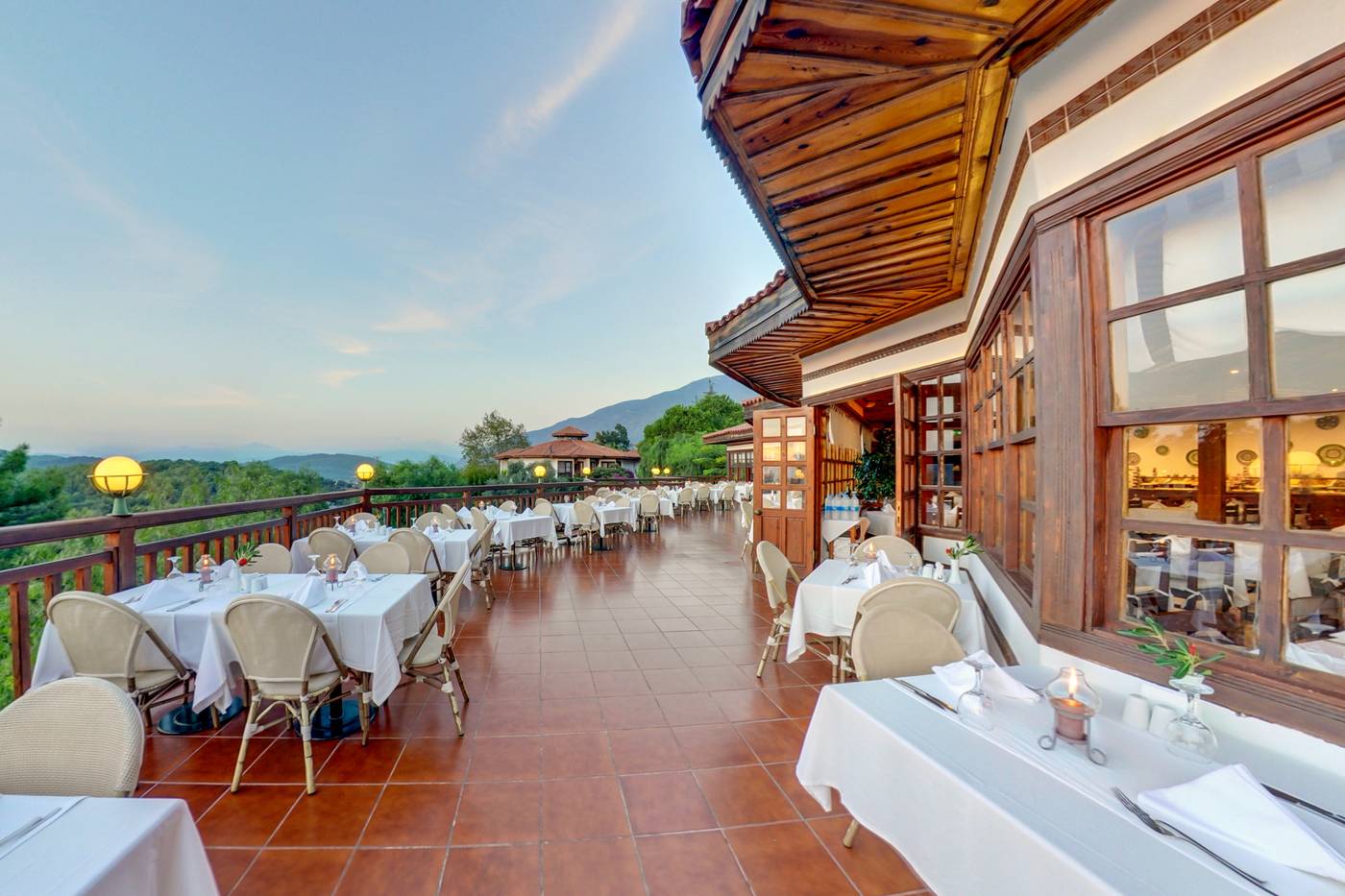 Montana-Pine-Restaurant-11