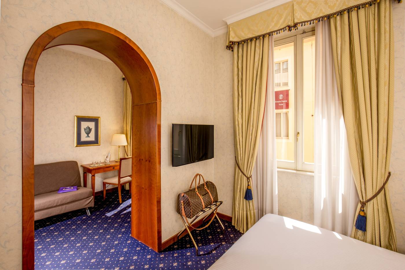 Unaway-Hotel-Empire-Roma-Room-27