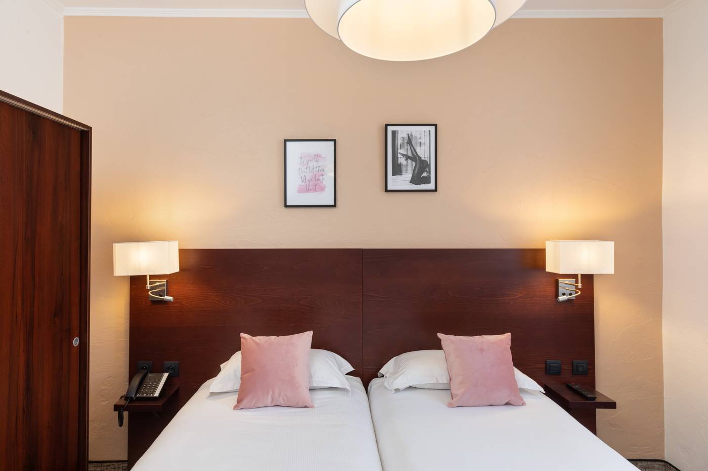 Hotel-Des-Orangers-Room-39