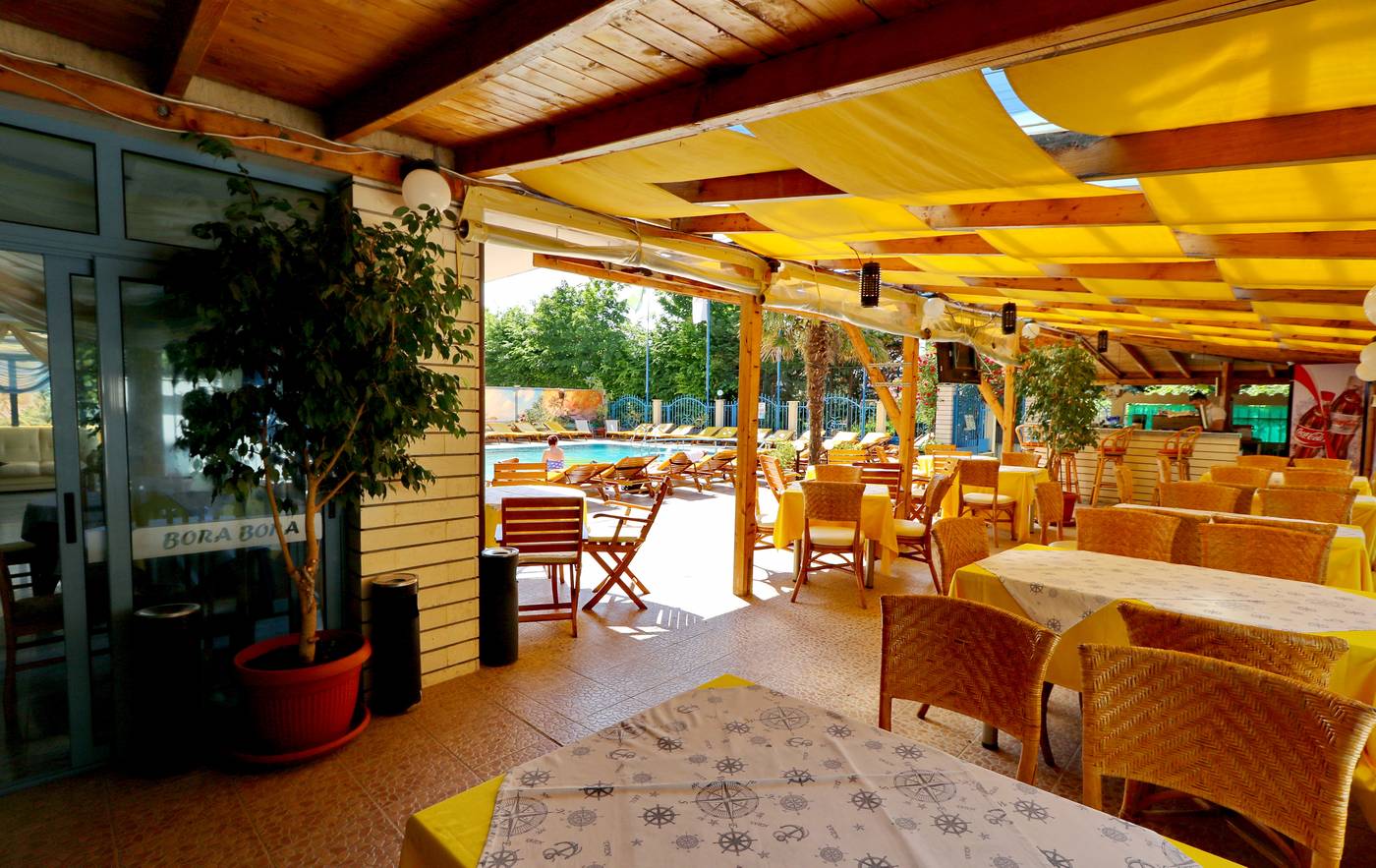 Bora-Bora-Restaurant-13