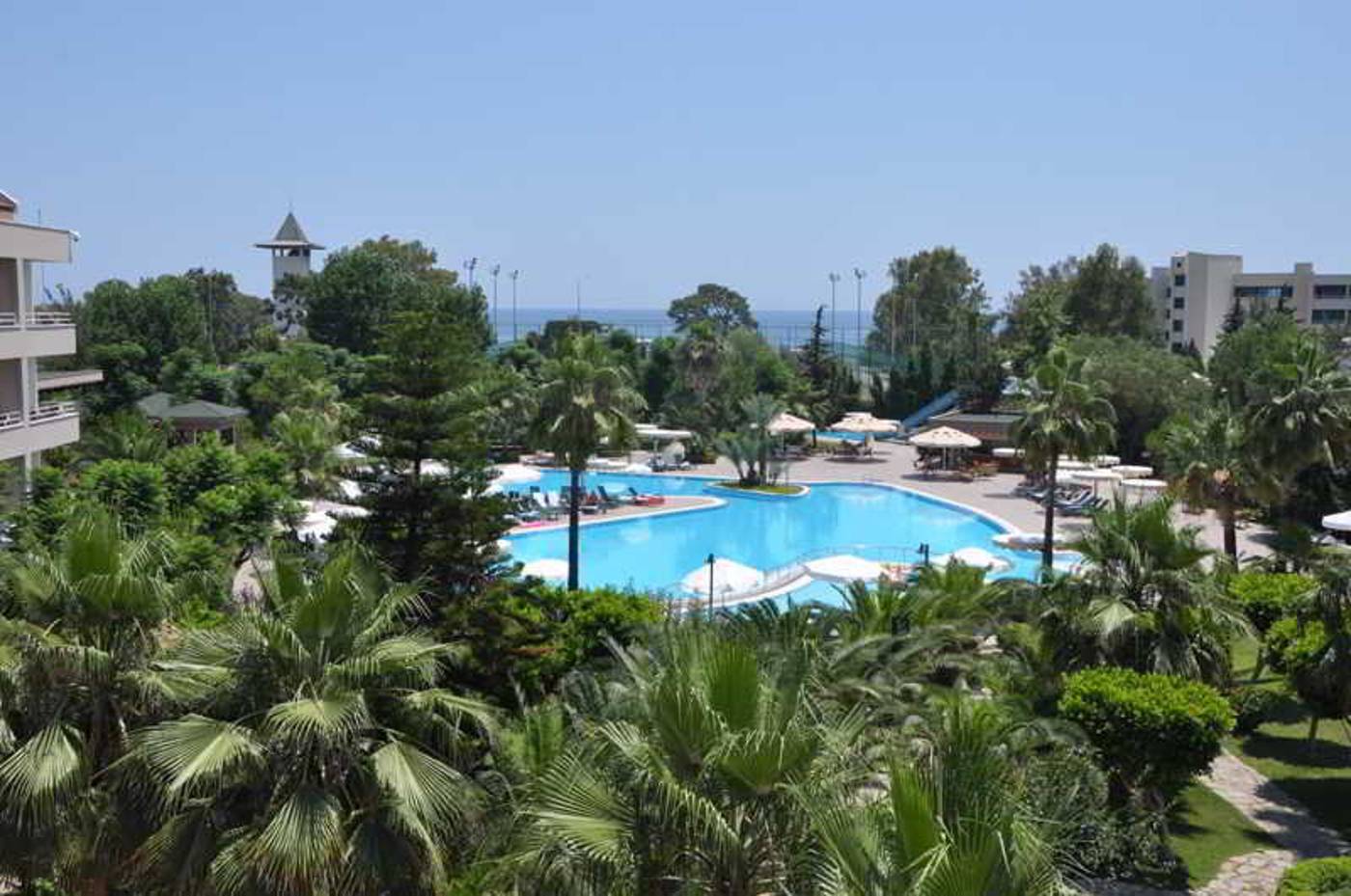 Fame-Residence-Goynuk-Pool-3