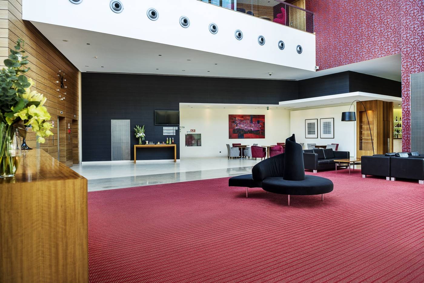 Lagoas-Park-Lobby-13