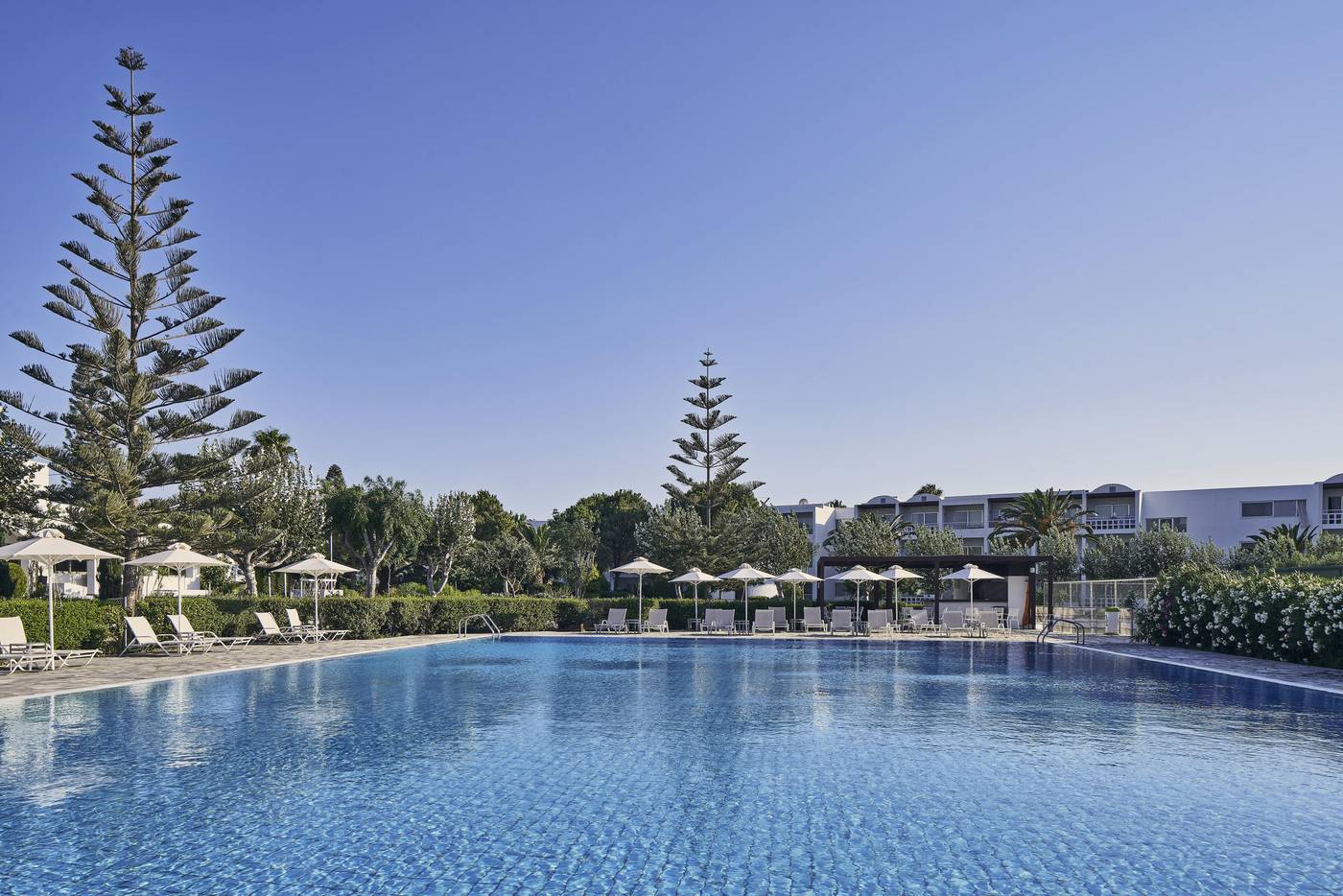 Lakitira-Resort-Pool-1