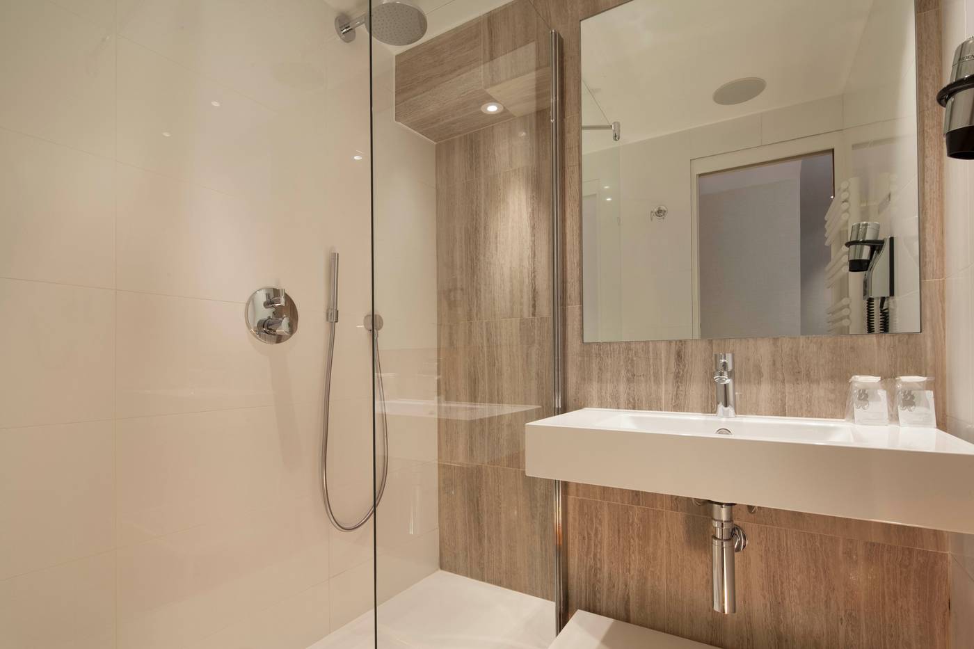 Tourisme-Avenue-Room-33