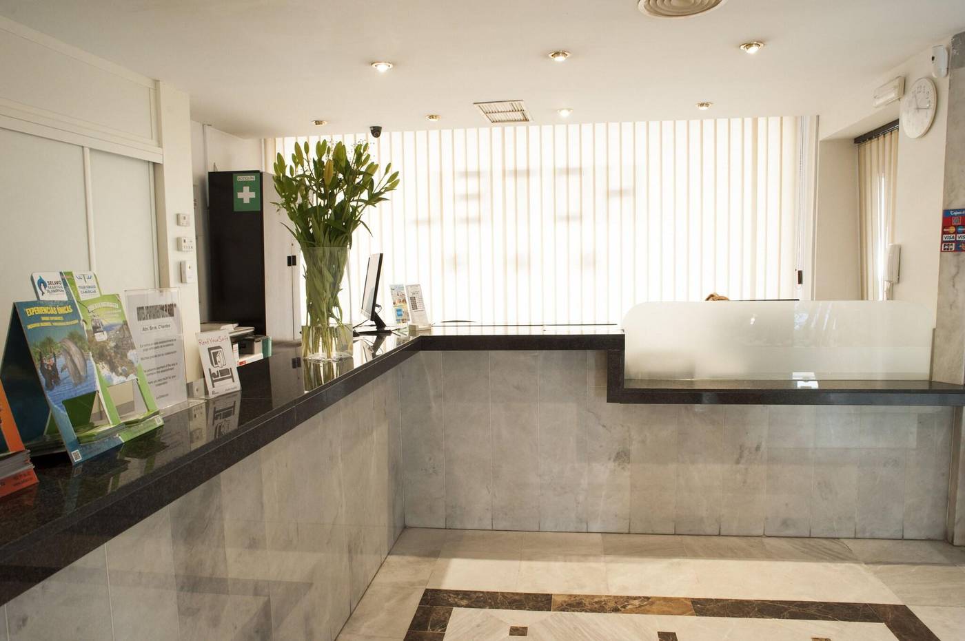 El-Faro-Marbella-Lobby-31