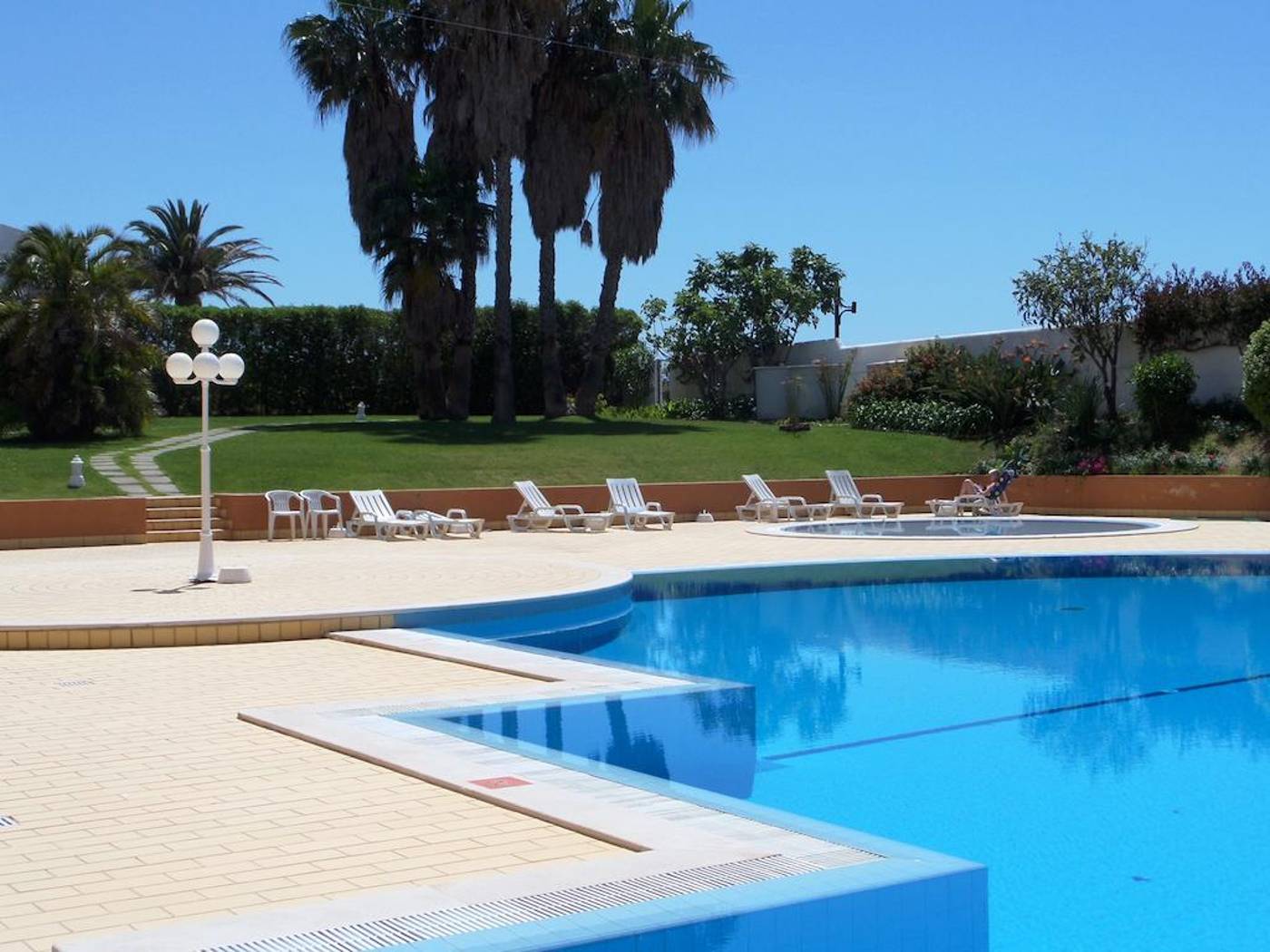 Luar-Pool-2