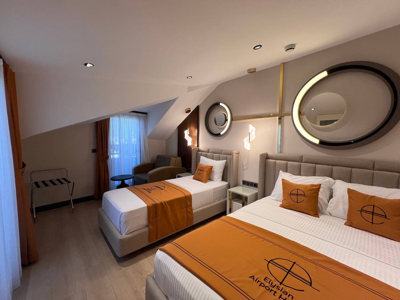 Elysian-Airport-Hotel-Room-14