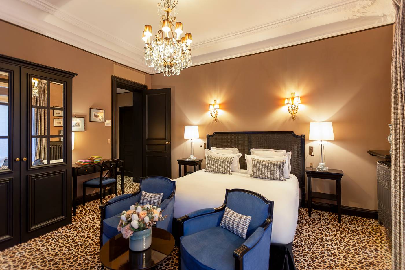 West-end-Paris-Room-37