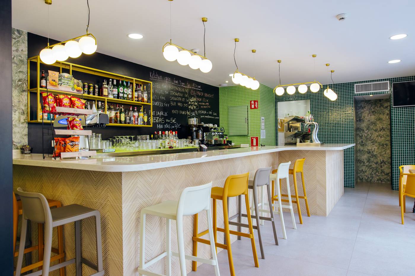 Palm-Court-Apartments-Bar-21