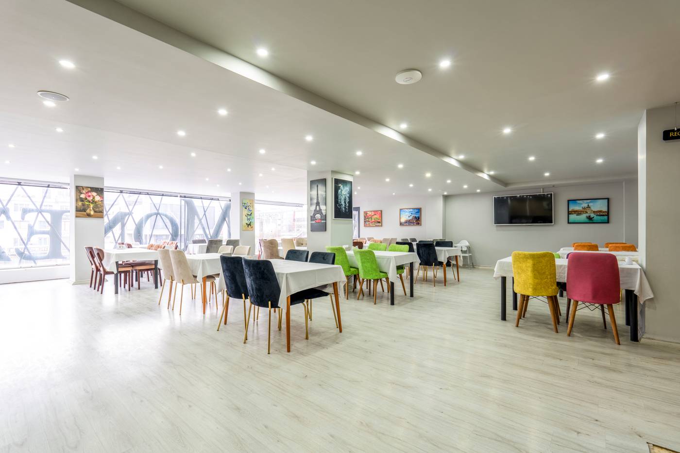 Monezza-Hotel-Restaurant-16