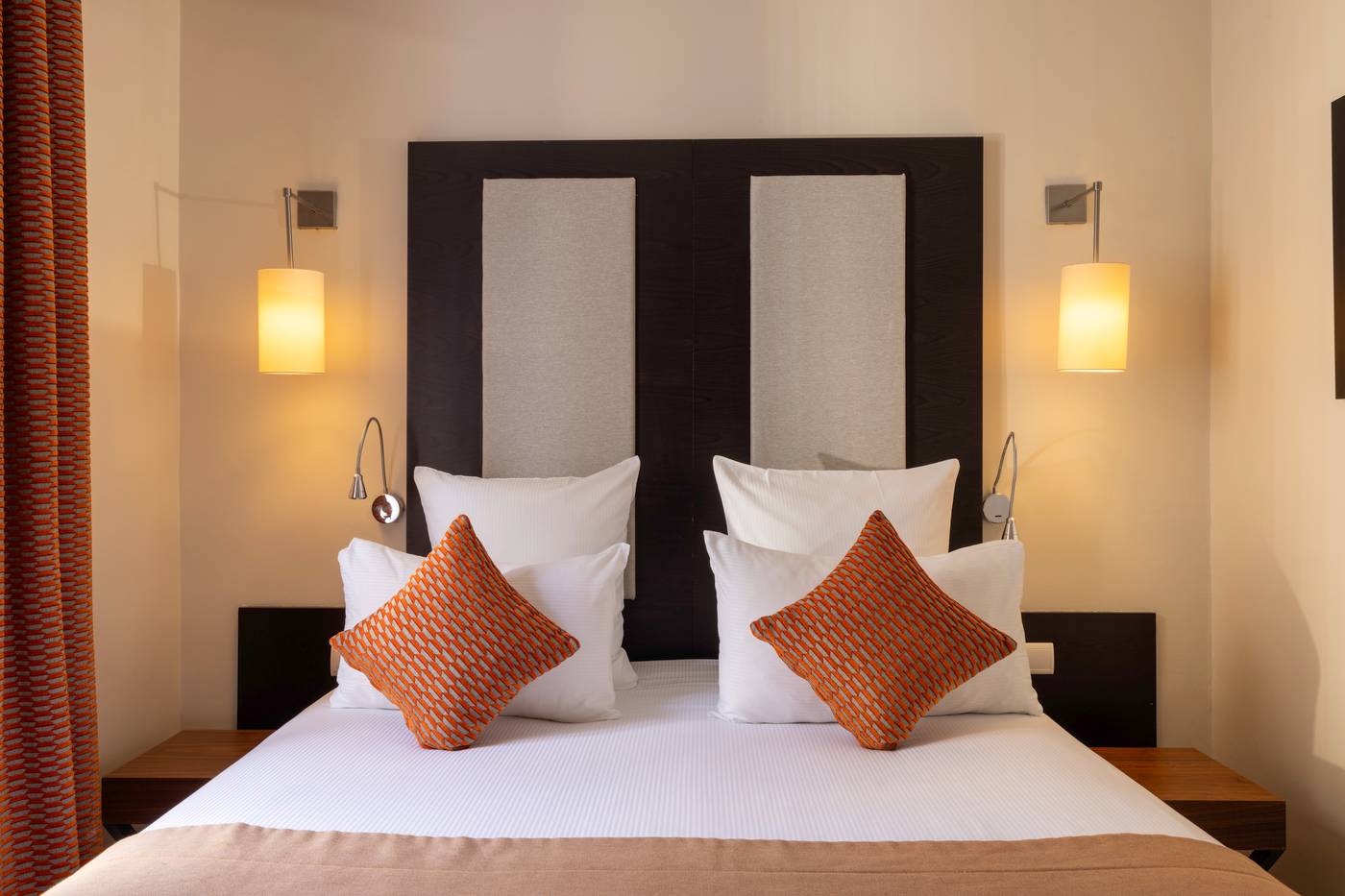 Hotel-Elysees-Bassano-Room-28