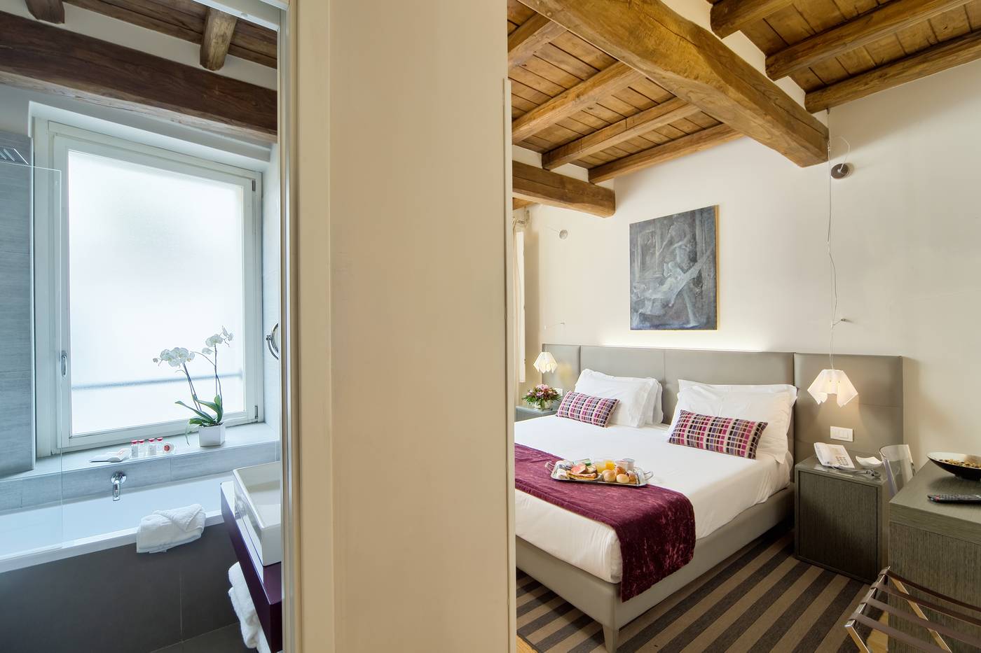Trevi-Palace-Luxury-Inn-Room-13