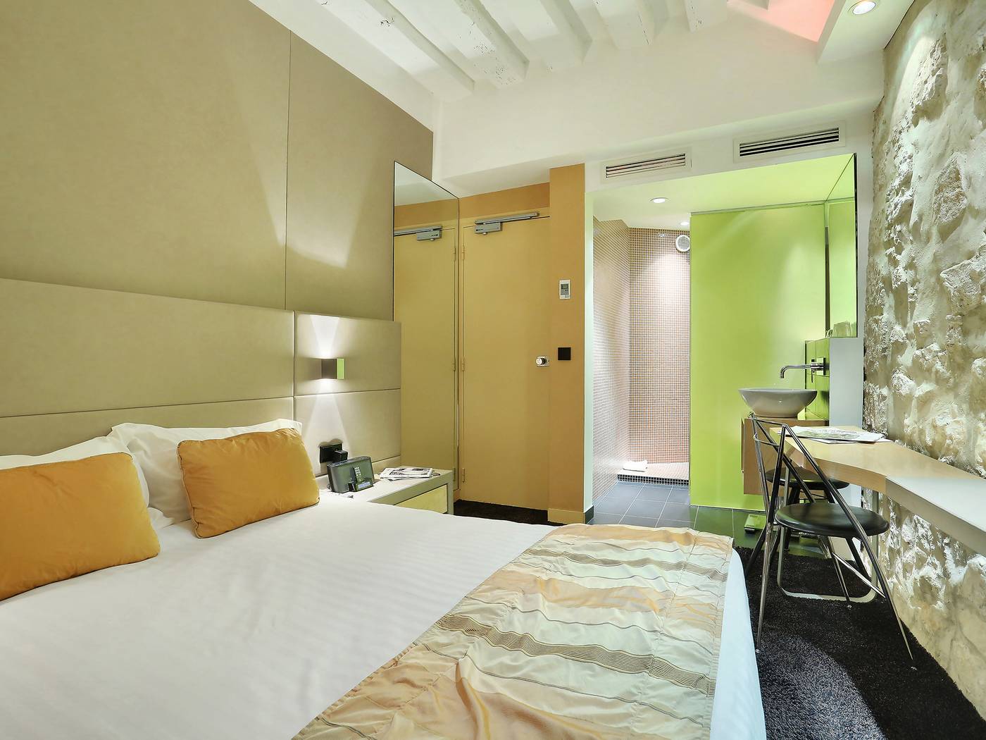 Hotel-Notre-Dame-Maitre-Albert-Room-3