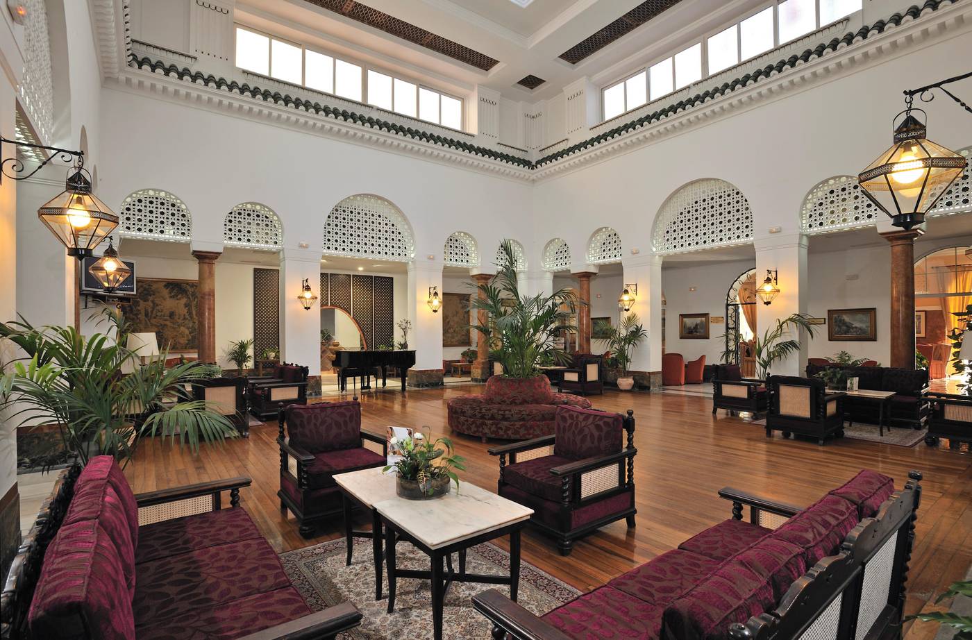 Hoteles-Globales-Reina-Cristina-Lobby-51