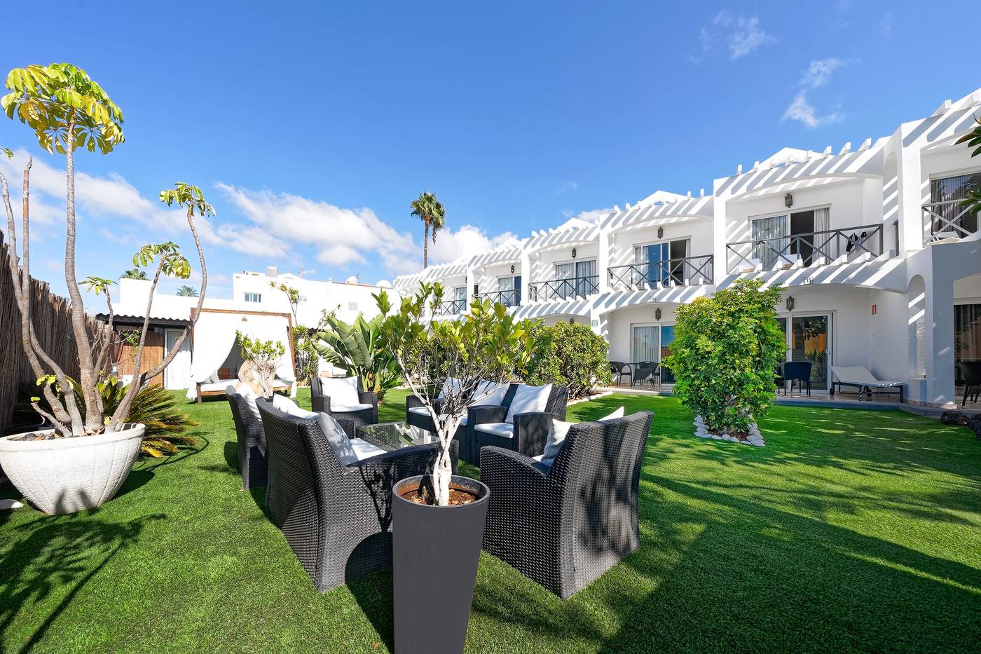 Vista-Bonita-Gay-Resort-Terrace-11