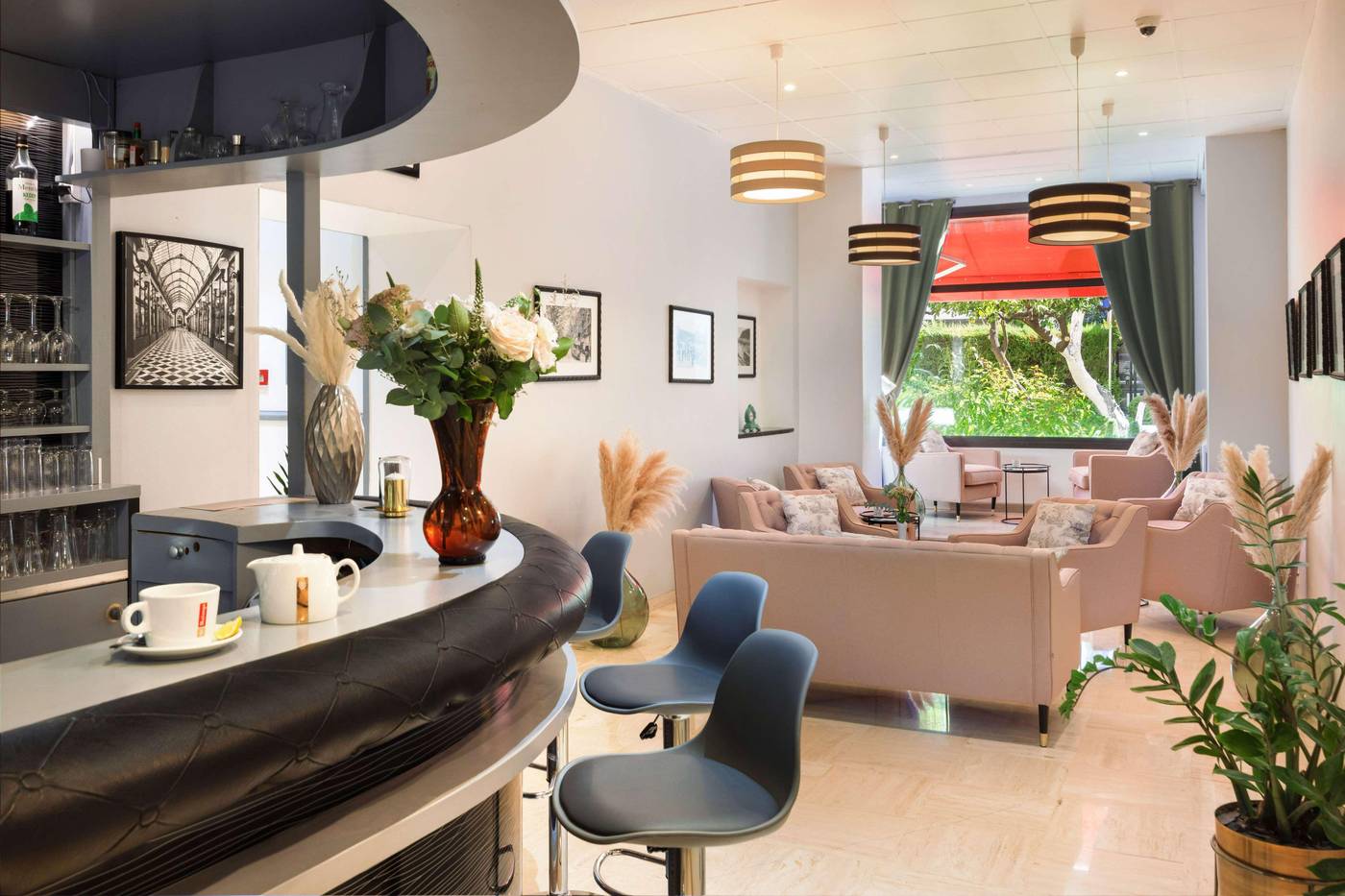 Best-Western-Plus-Hotel-Brice-Garden-Bar-64