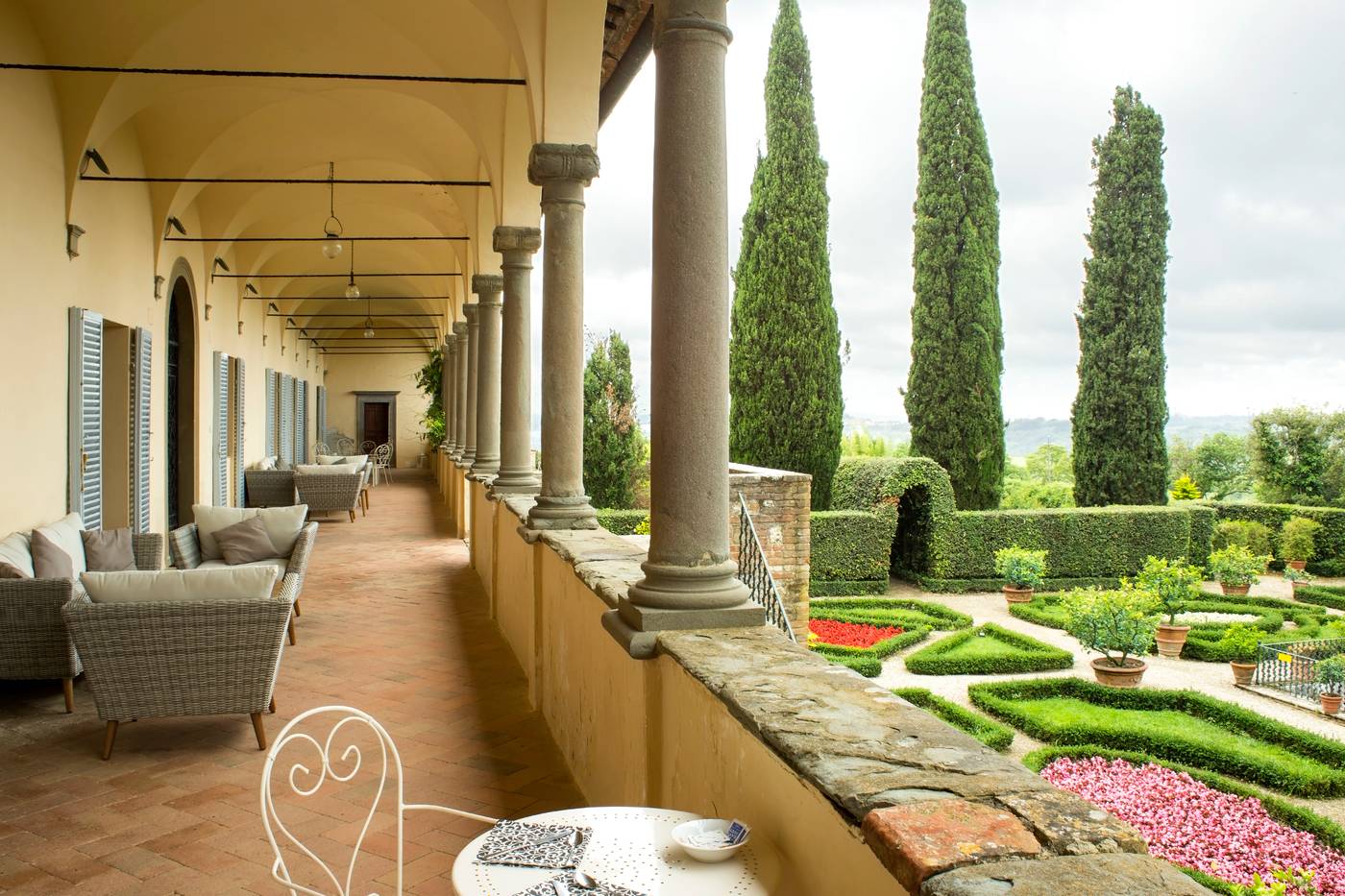 La-Certosa-di-Pontignano-Terrace-6