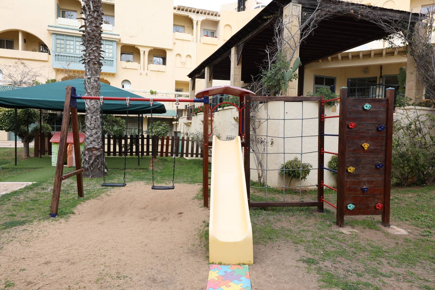 Hotel-Suite-Les-Charmilles-Lobby-23