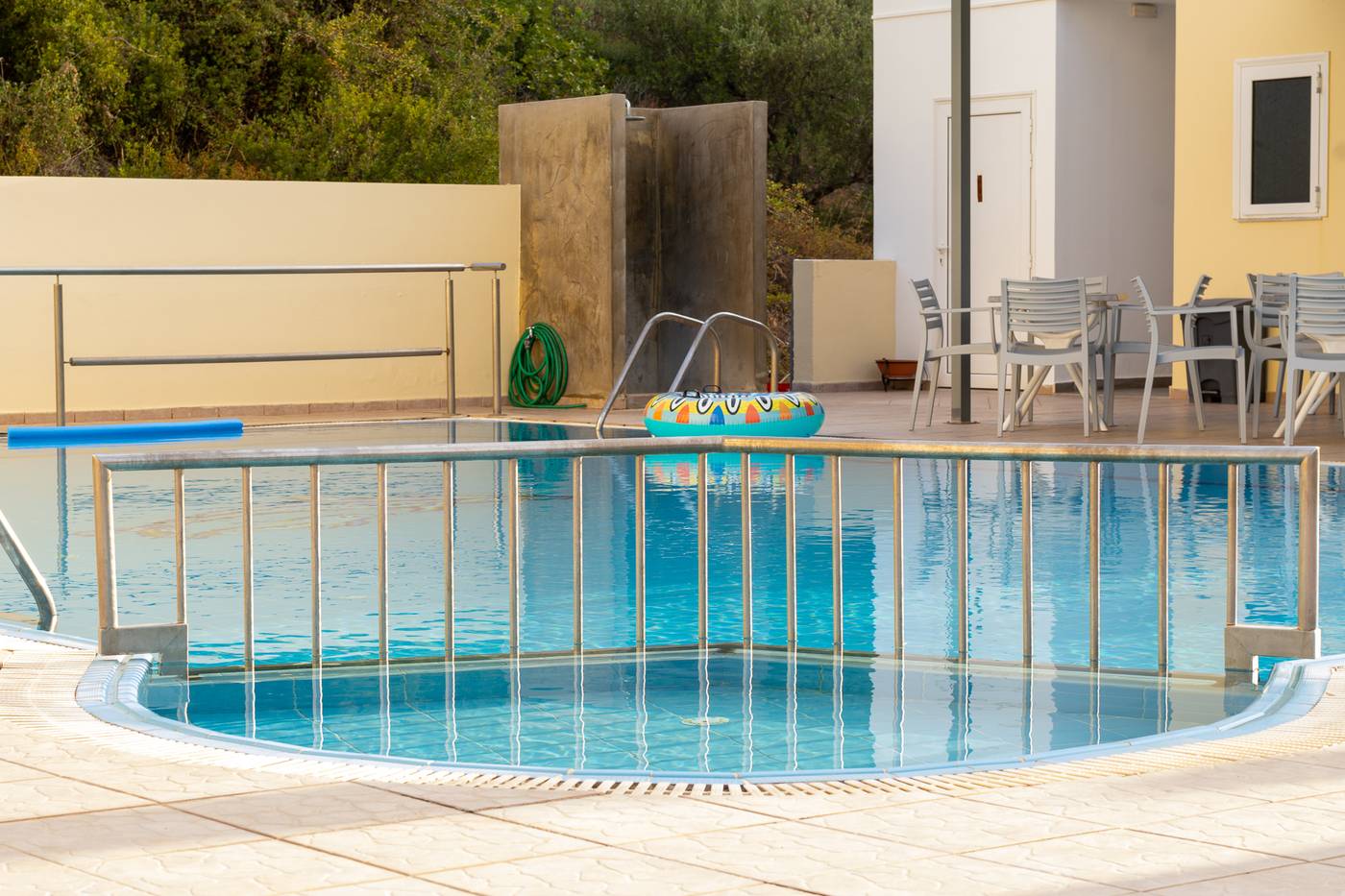 Elpis-Studios---Apartments-Pool-10