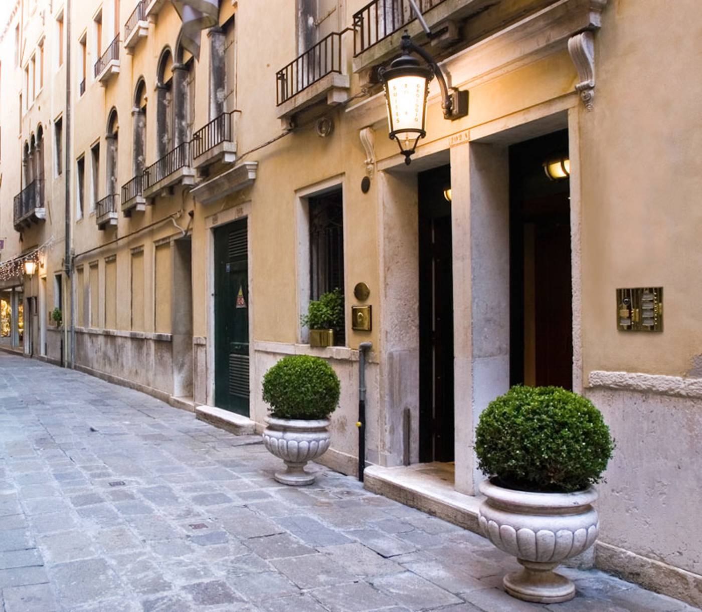 San-Marco-Luxury-a-Torre-dell--Orologio-Suites-Lobby-7