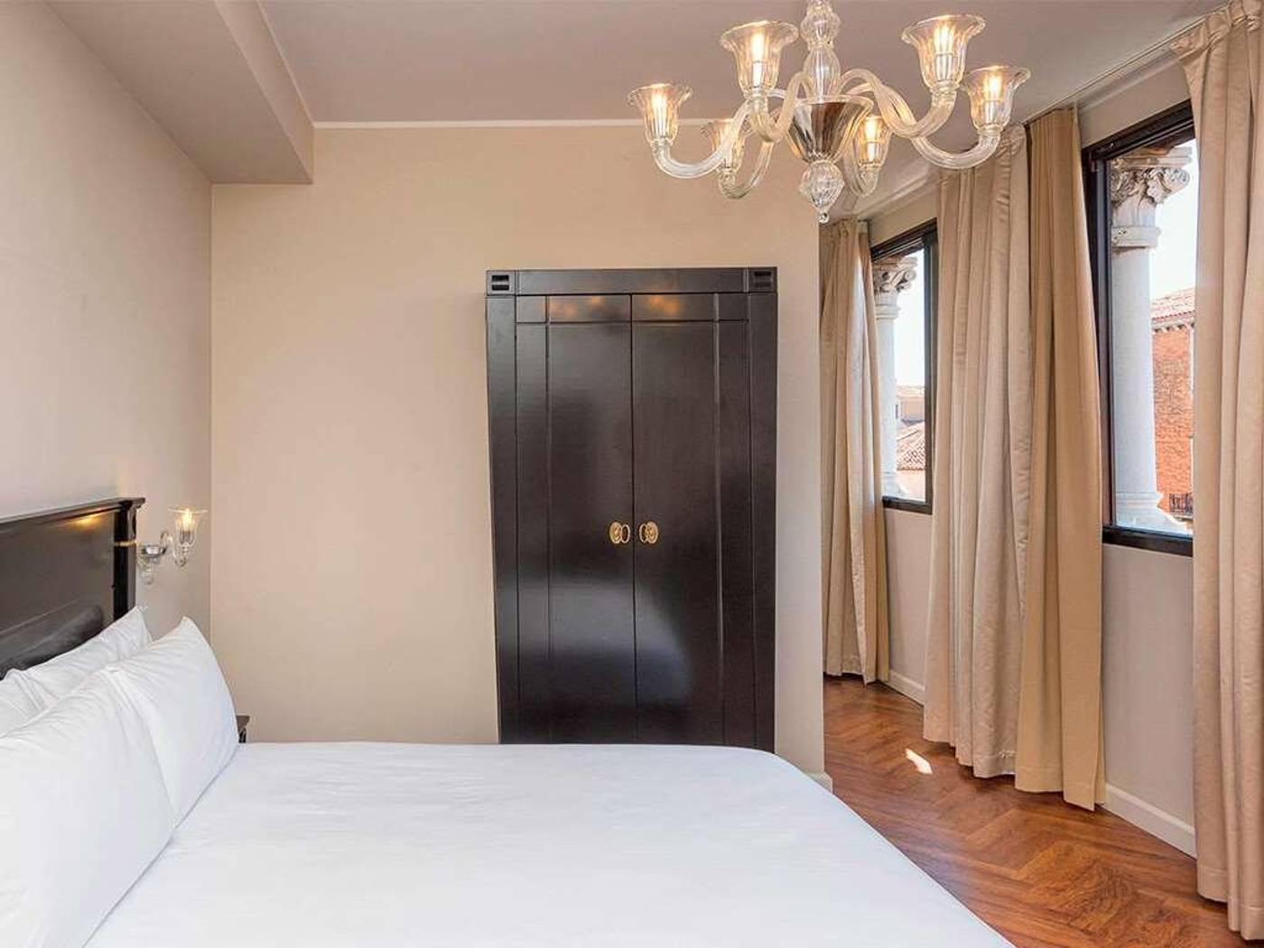 Sonder-Salute-Palace-Room-30