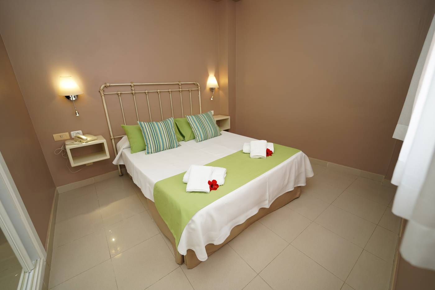 Hotel-RF-Astoria---Adults-Only-Room-9