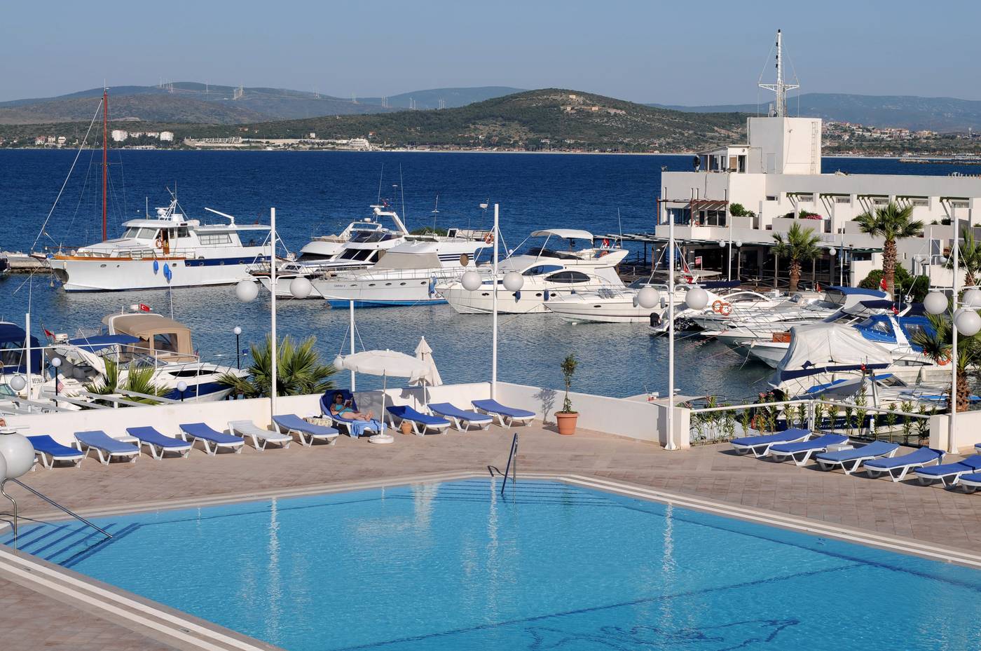 Altin-Yunus-Resort---Thermal-Hotel-Pool-4