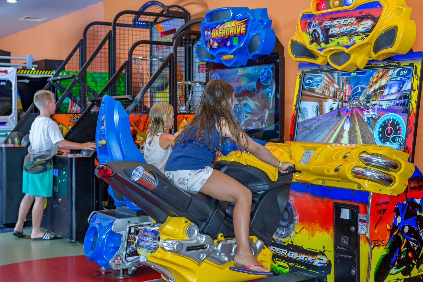 Royal-Holiday-Palace-Sports-and-Entertainment-61