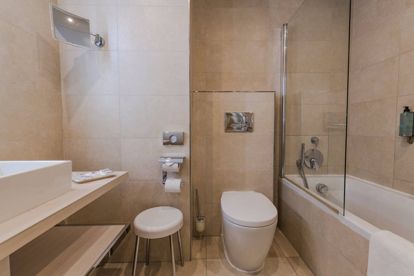 Maritim-Antonine-Hotel---Spa-Room-30