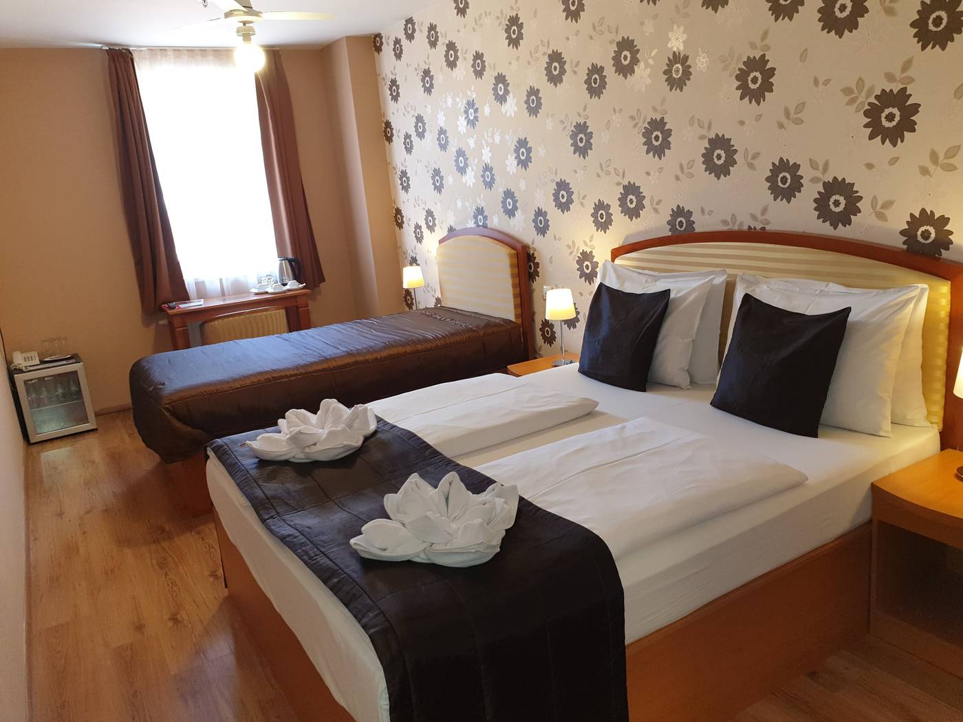 Six-Inn-Hotel-Room-5