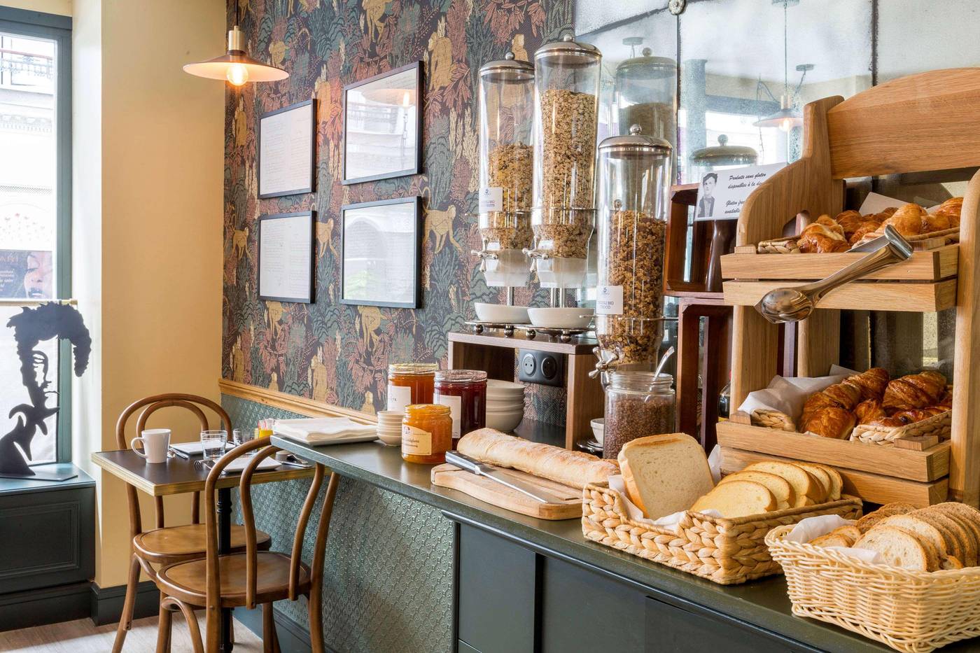 Hotel-Litteraire-Arthur-Rimbaud--BW-Signature-Coll-Restaurant-66