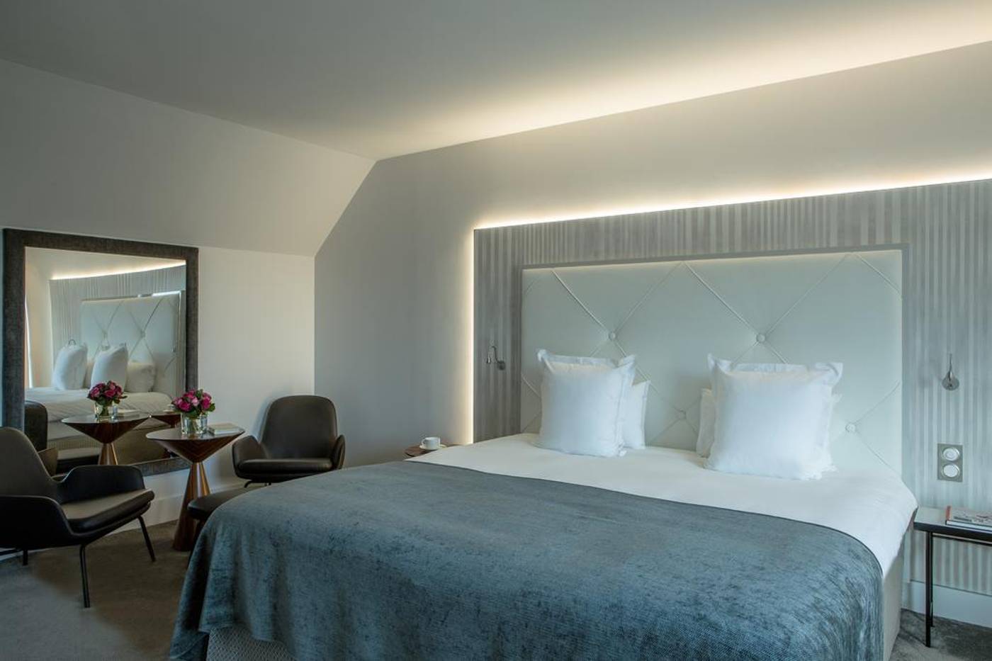 Le-Parisis-Hotel-Room-22