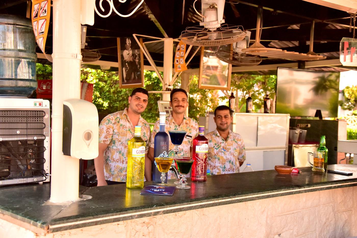 Dive-Inn-Resort-Bar-25