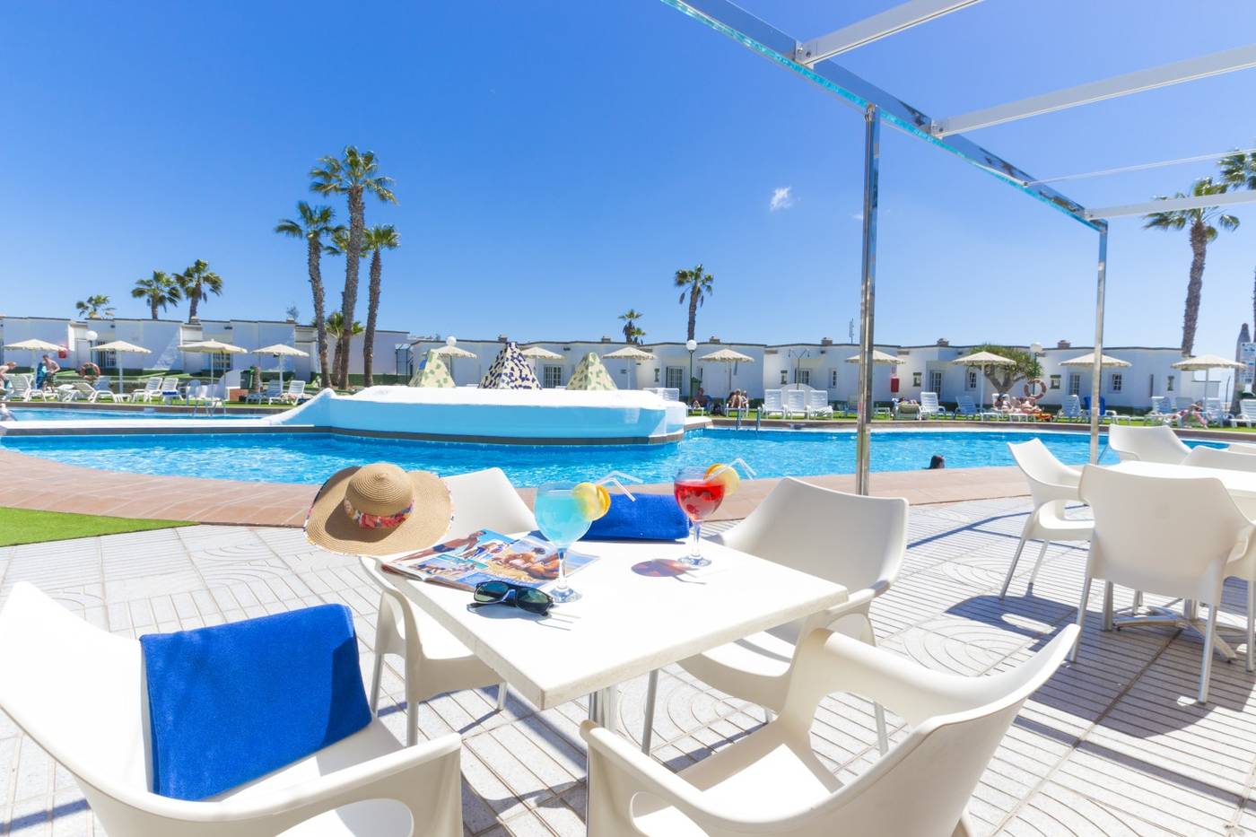 Vista-Oasis-Bungalows-Lobby-5