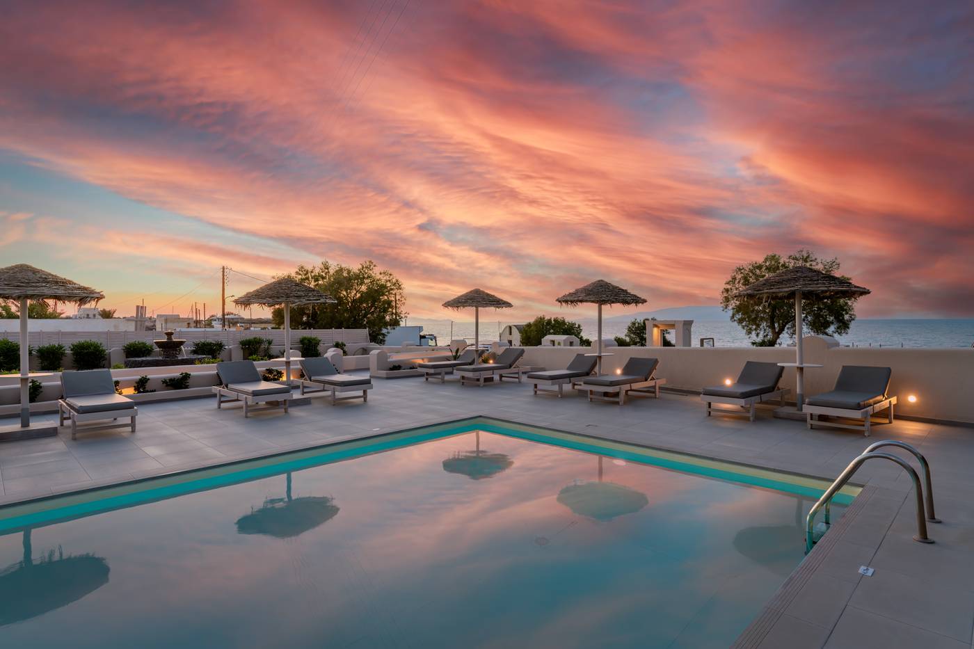 En-Plo-Boutique-Suites---Oia-Santorini-Pool-13