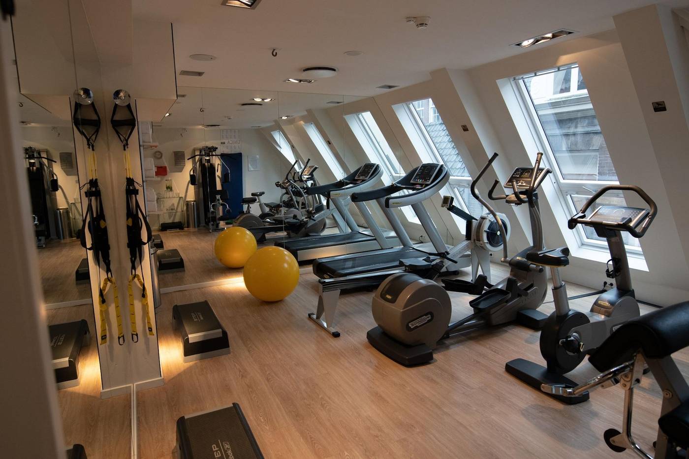 Swissotel-Amsterdam-Sports-and-Entertainment-92