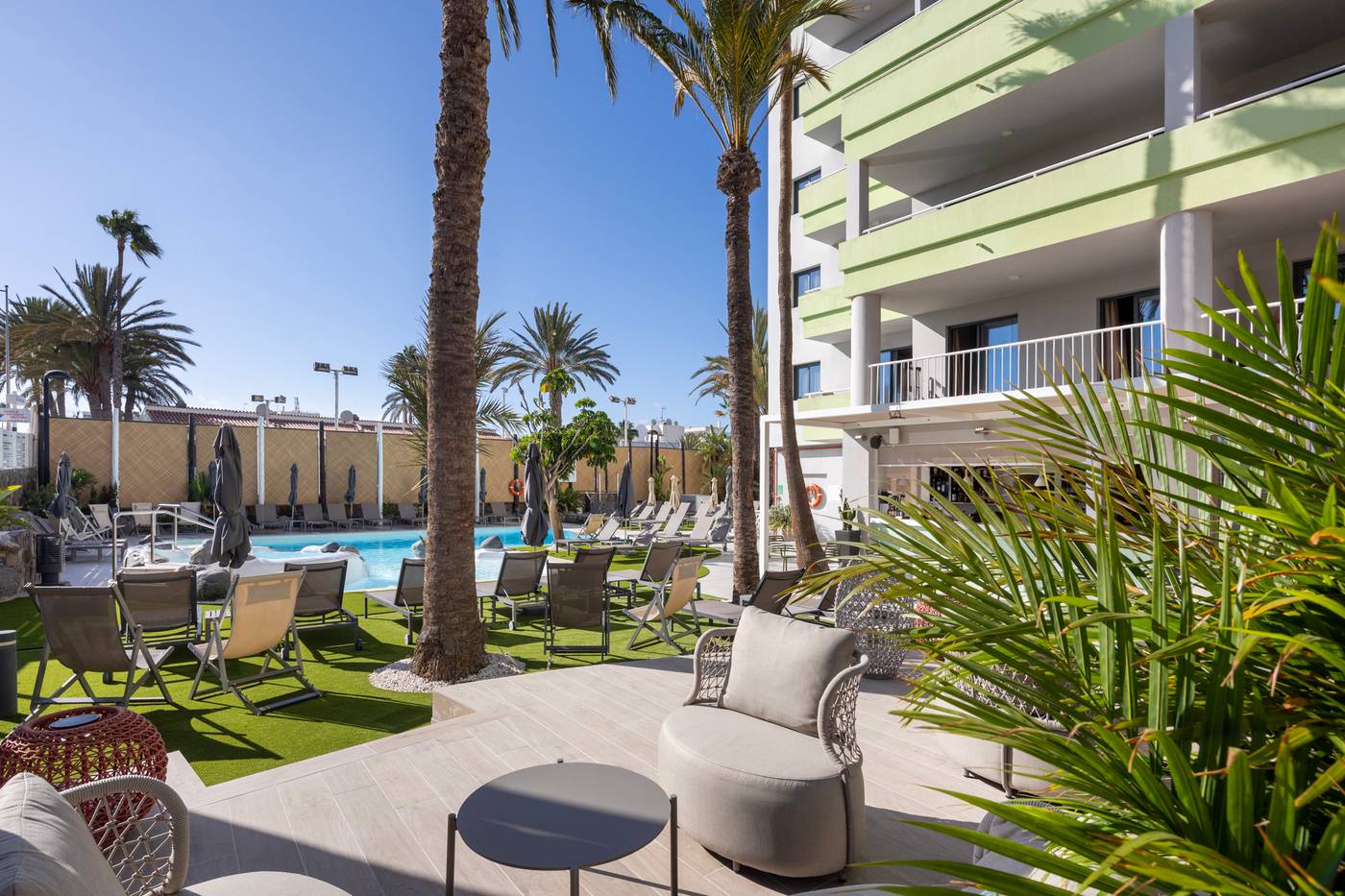 Hotel-LIVVO-Anamar-Suites-Pool-7