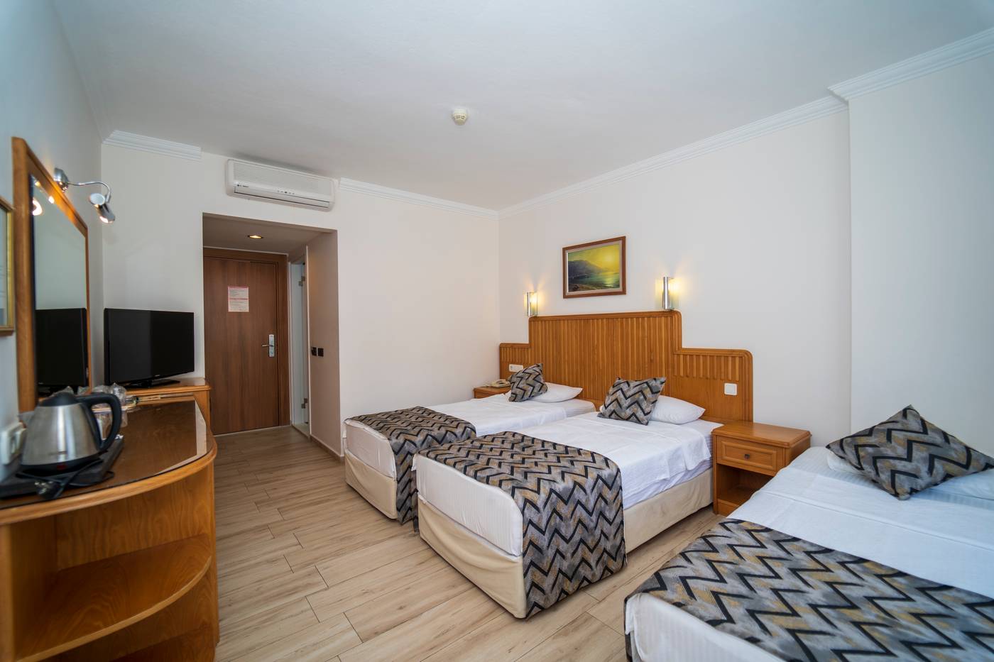 Belcehan-Deluxe-Room-18