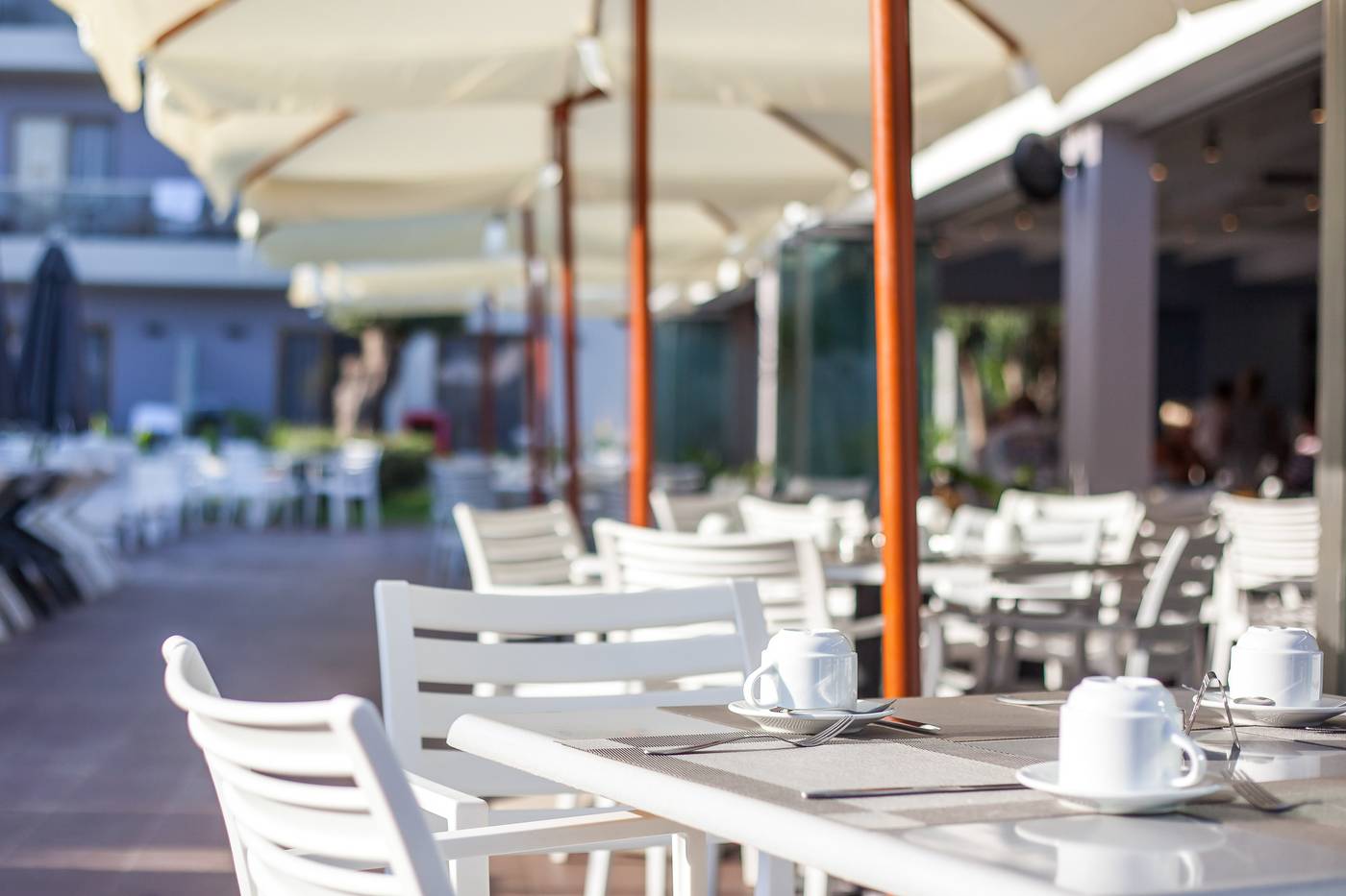 Sunny-Days-Apartments-Bar-23