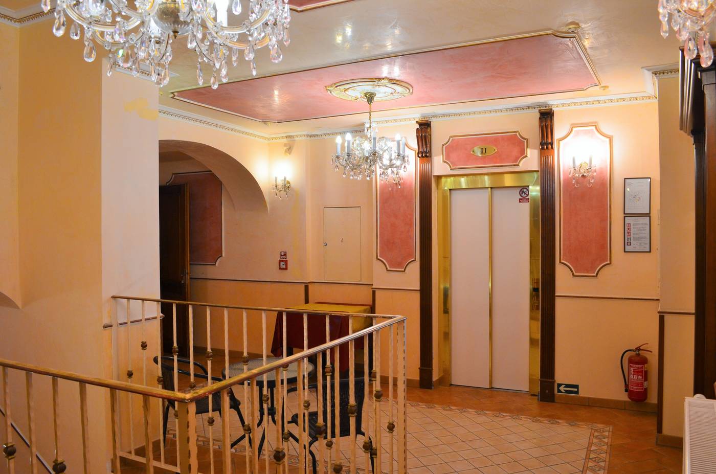Renesance Krasna Kralovna-Czech Republic-KARLOVY VARY-Lobby-6