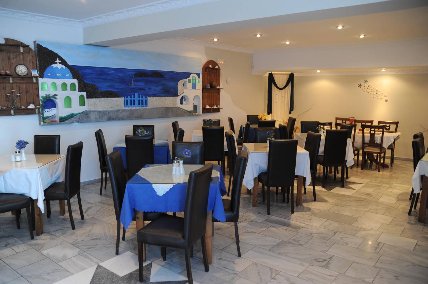 Perissa-Bay-Restaurant-37