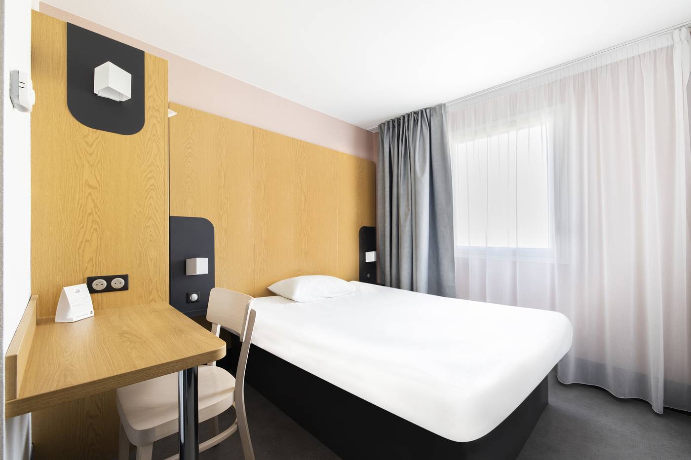 B&B HOTEL Perpignan Sud Marché International-France-PERPIGNAN-Room-10