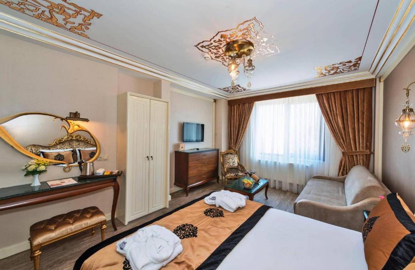 The-Byzantium-Hotel---Suites-Room-31