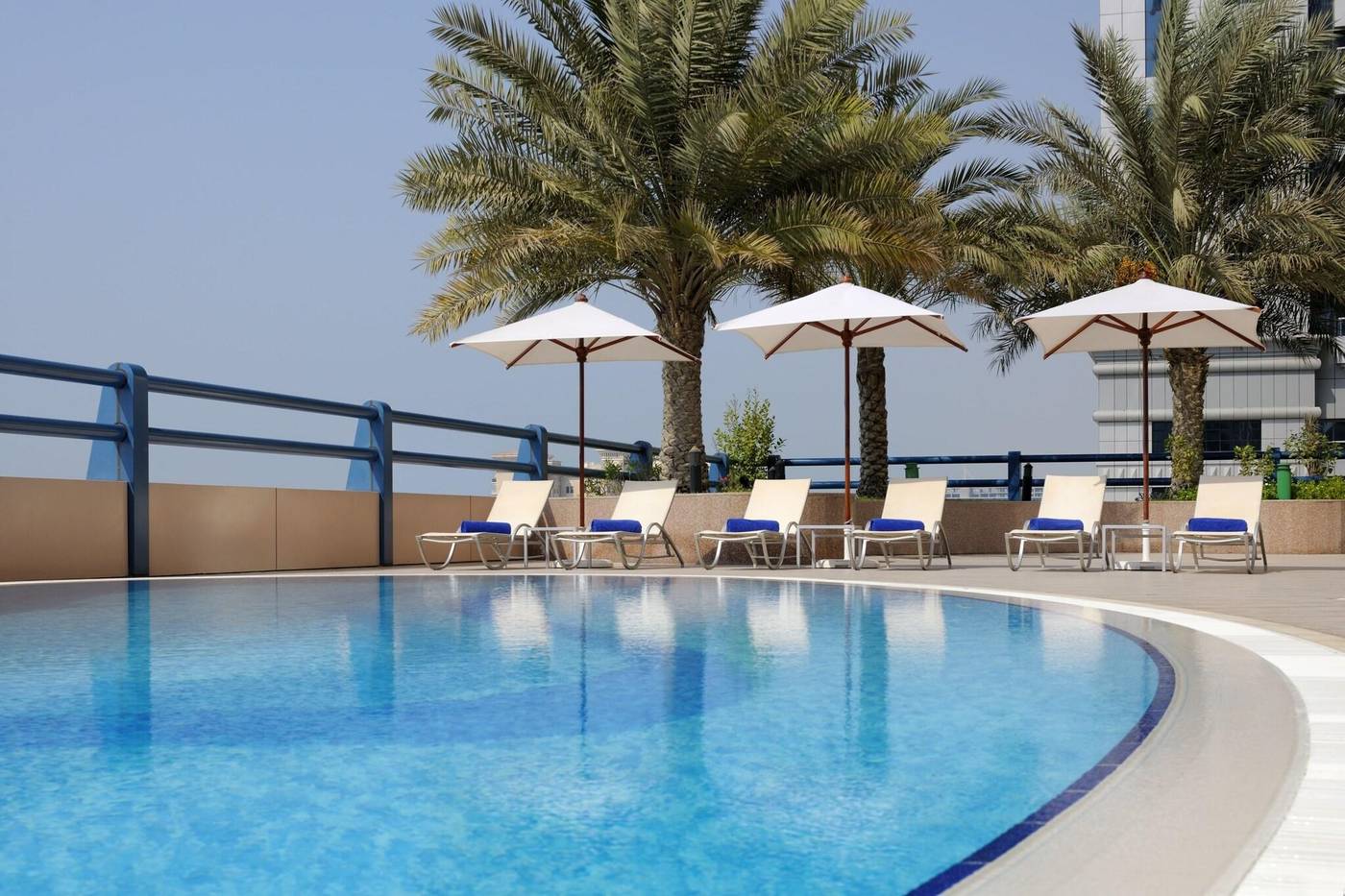 Dubai-Marriott-Harbour-Hotel---Suites-Pool-2