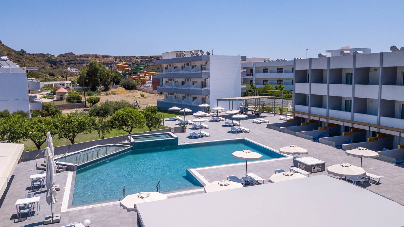 Tsampika-Hotel---Studios-Pool-4