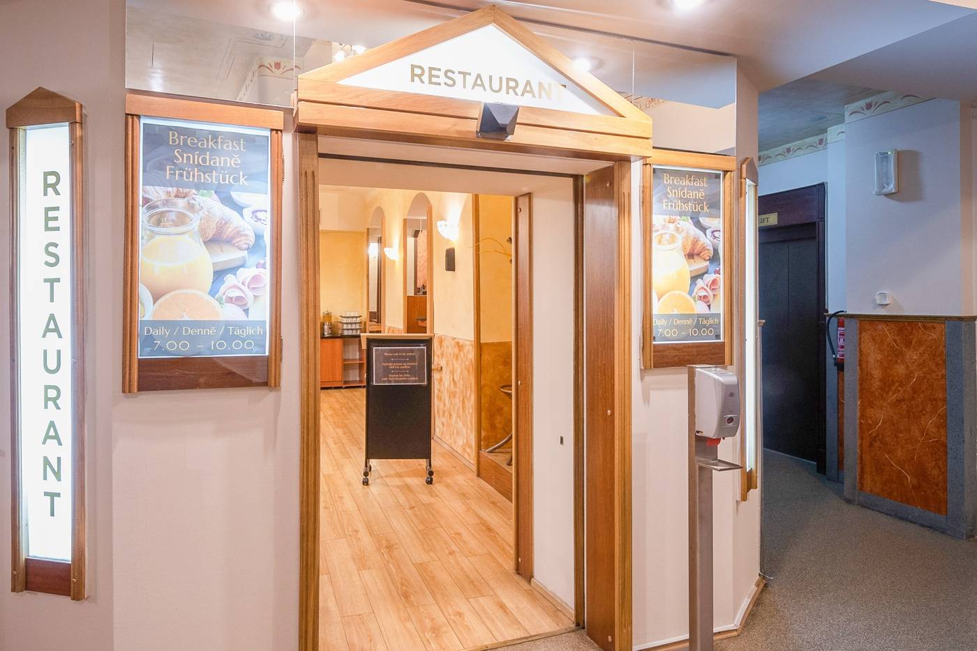 Hotel-Meteor-Plaza-Prague-Restaurant-33