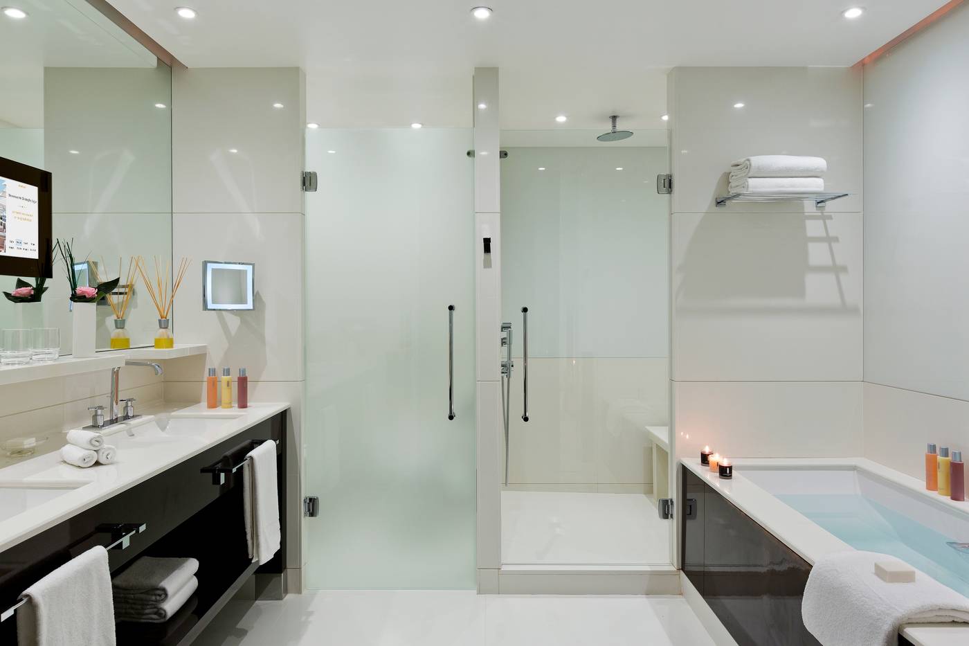 H----tel-Barri----re-Le-Majestic-Cannes-Room-60