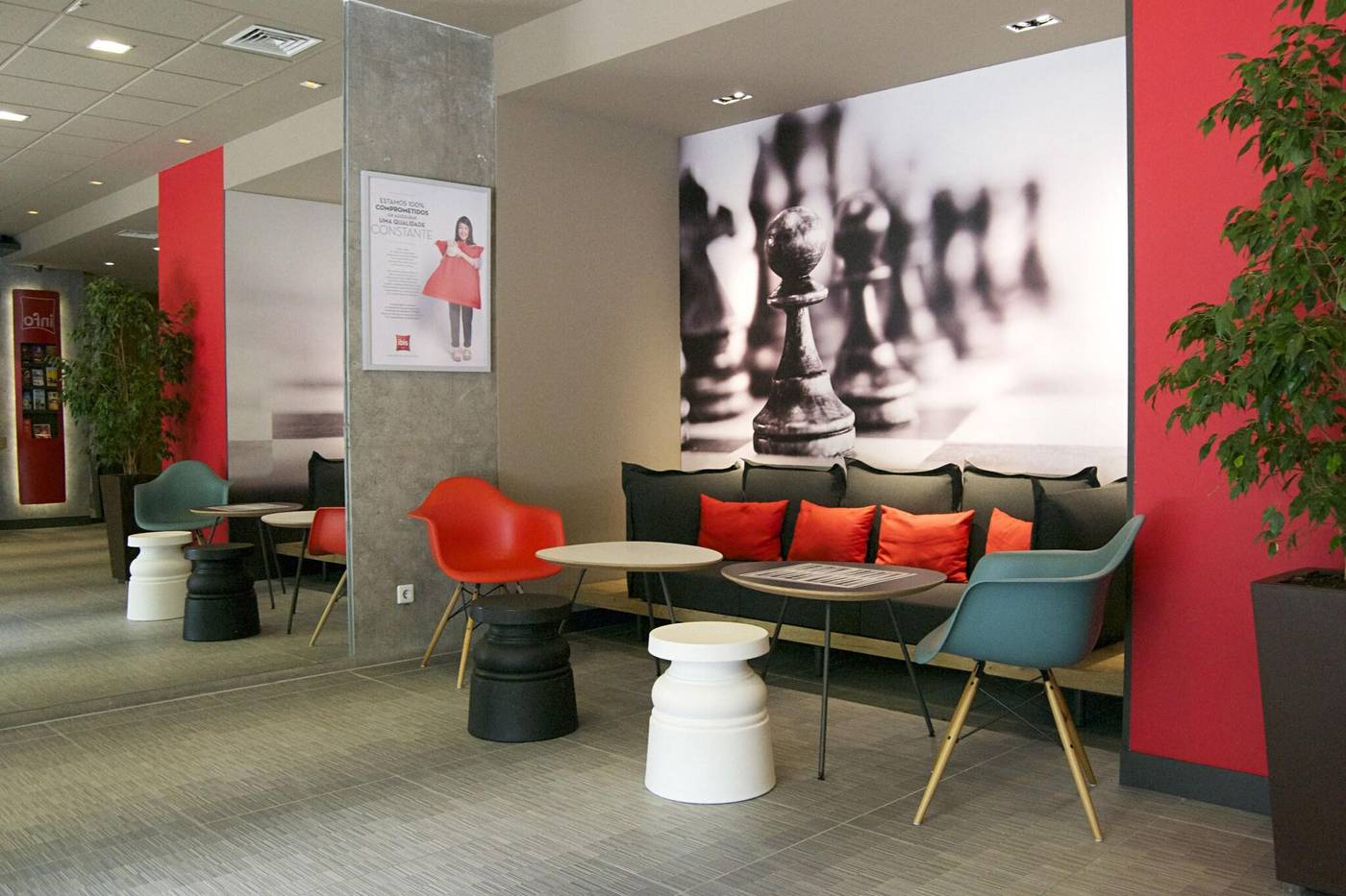 Ibis-Lisboa-Saldanha-Lobby-14