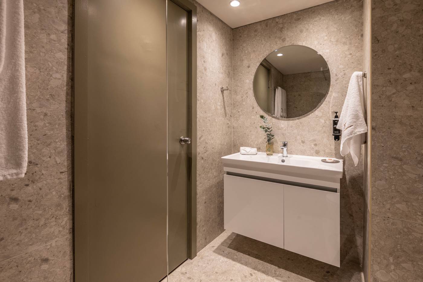 Cali-Resort---Spa-by-Louis-Hotels-Room-41