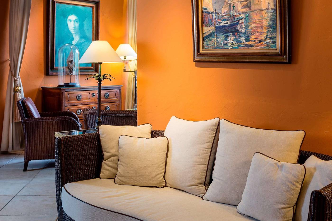 Best-Western-Premier-Montfleuri-Lobby-77